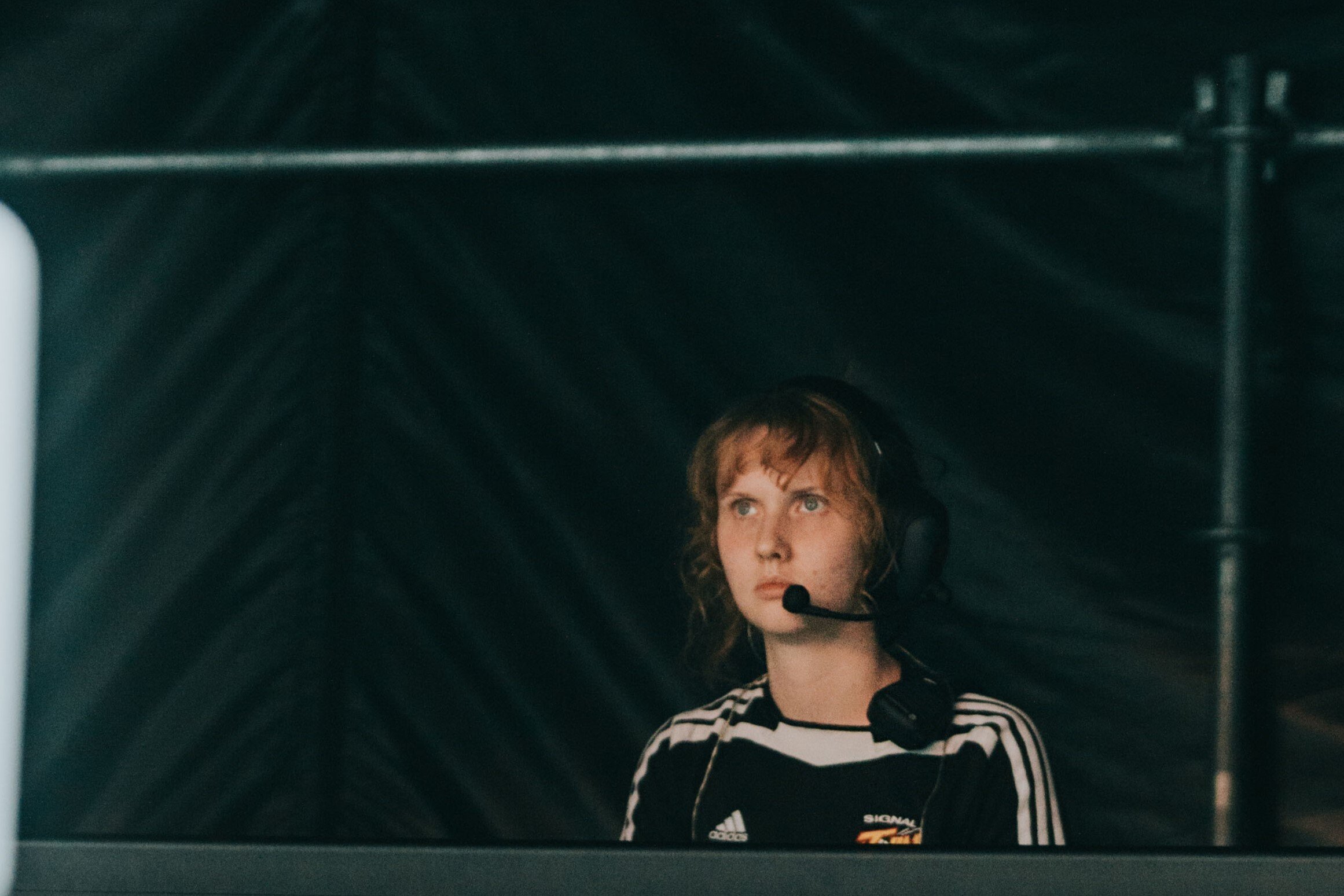 Emily focused intently while running Lawrences opening set for the Jonas Brothers in 2023 - @deaniechen on IG